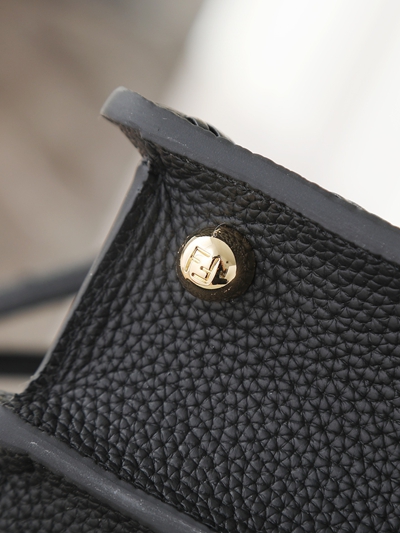 フェンディバッグ着用イメージ